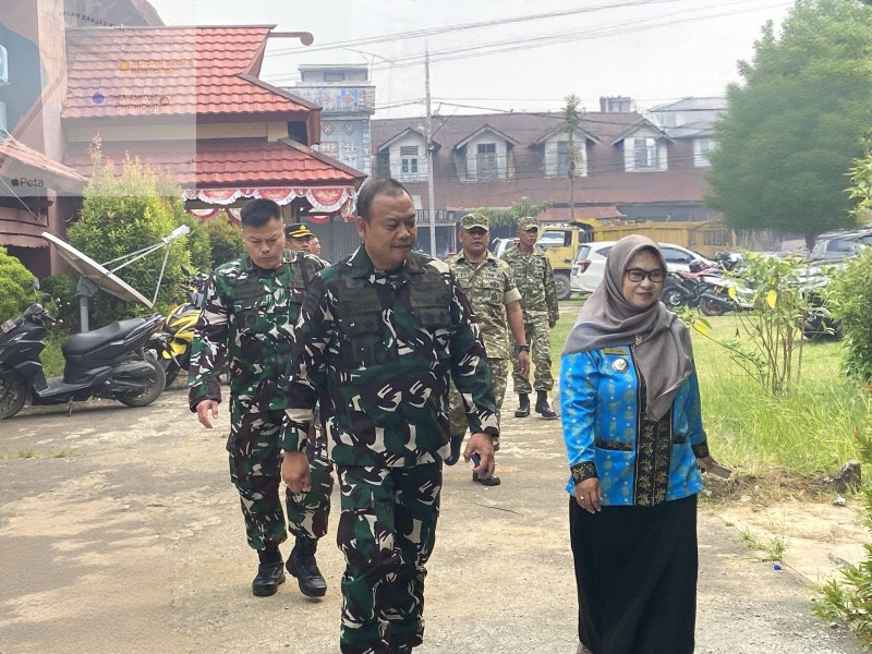 Panglima TNI Salurkan Bantuan dan Perkuat Pencegahan Karhutla di Sambas