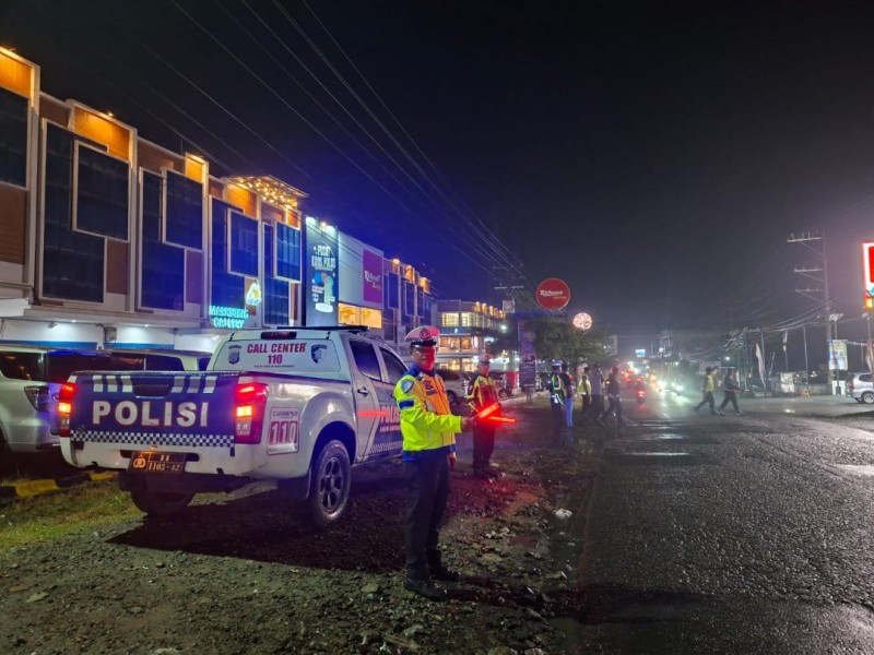 Kanit Gakkum IPDA Yancen Hutabarat Pimpin Patroli Blue Light Jaga Kenyamanan Malam Minggu