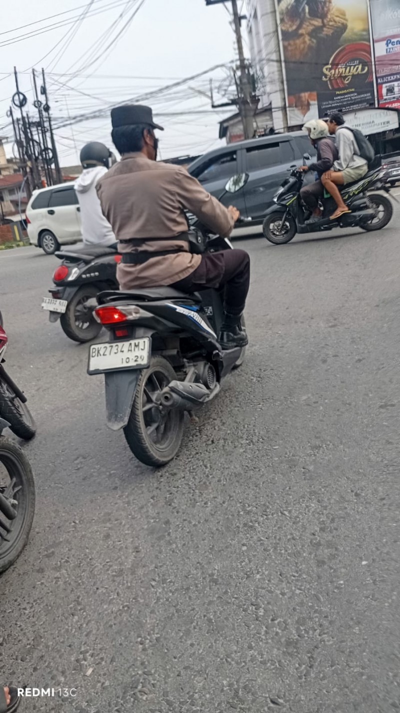 Viral...  Oknum Polri Kepergok Tak Pakai Helm di Simpang Barat Gatot Subroto Medan