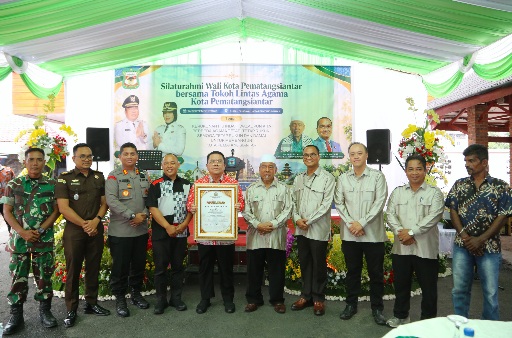 Disebut Tokoh Toleransi, Wali Kota Wesly Terima Penghargaan dari FKUB Siantar