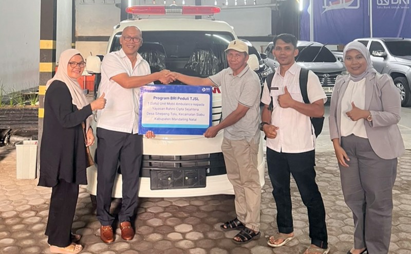 BRI Panyabungan Serahkan Ambulans kepada Yayasan Rahmi Cipta Sejahtera