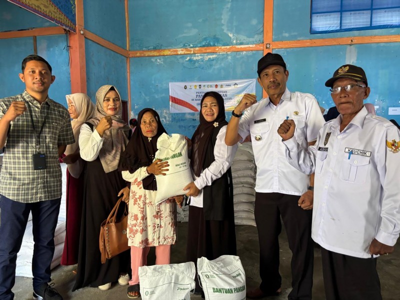 Dinas Pangan Aceh Selatan Pantau Penyaluran Bantuan Beras untuk 1.883 Keluarga di Samadua