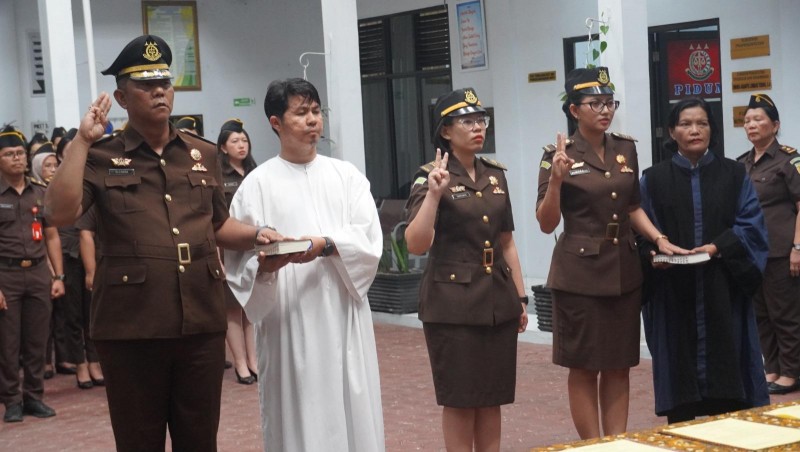 Tiga Pejabat Kejaksaan Negeri Karo Dilantik Edmond Novvery Purba SH.MH