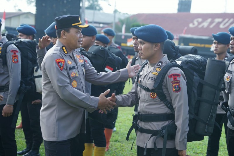 Gunung Sinabung Erupsi, Polda Sumut Siagakan 100 Personel Brimob dan Peralatan Pendukung