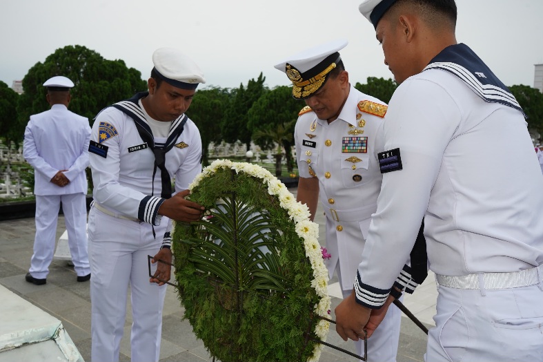 Ziarah dan Tabur Bunga Sebagai Bentuk Penghormatan dan Penghargaan  Jasa Para Pahlawan