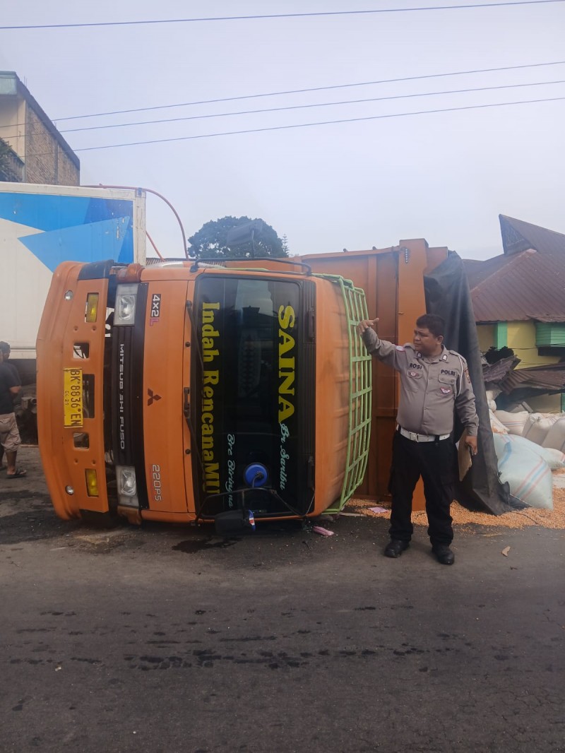 Kecelakaan Beruntun di Sibolangit, Truk Seruduk 4 Rumah dan 1 Sekolah