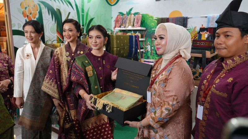 Dikunjungi Ibu Wapres Selvi Gibran, Produk Kriya Binaan PTPN IV PalmCo Curi Perhatian di Kriyanusa 2026