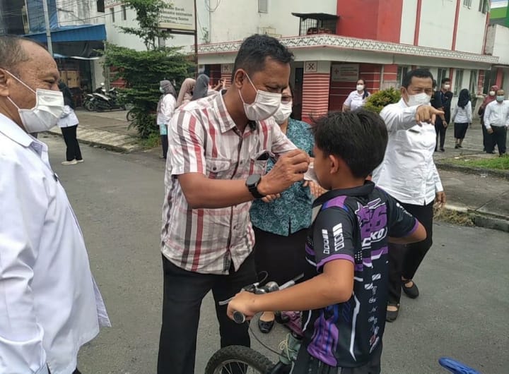 Selain Bagikan Masker Bagi Masyarakat Dampak Karhutla, Kadiskes Urat Simanjuntak Beri Tips Jaga Kesehatan