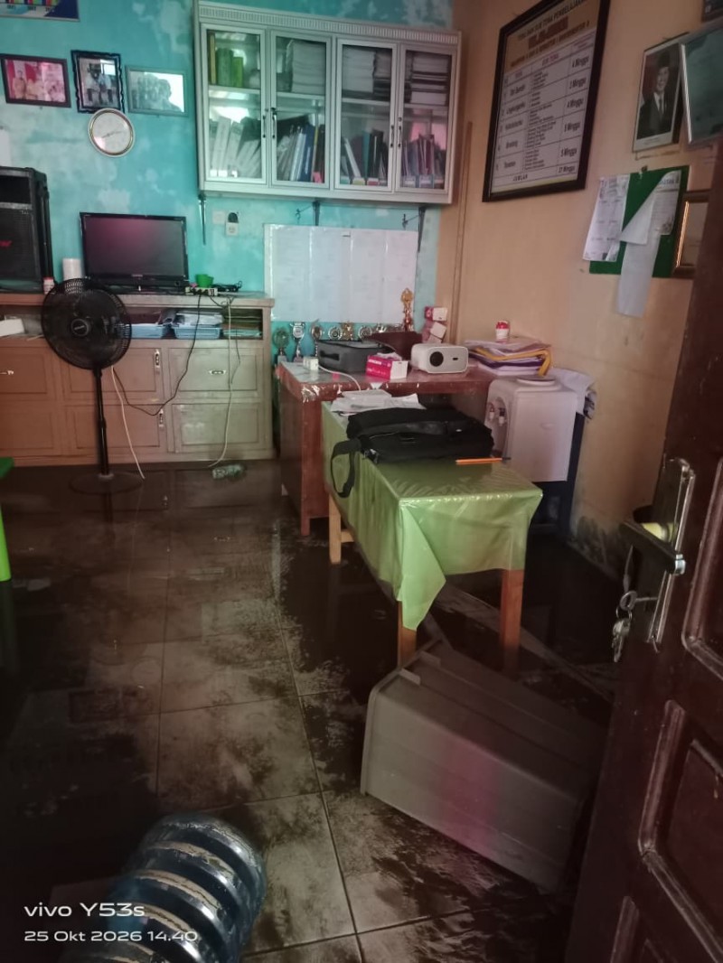 Tiga Sekolah di Kluet Utara Terdampak Banjir, KBM Menunggu Pembersihan