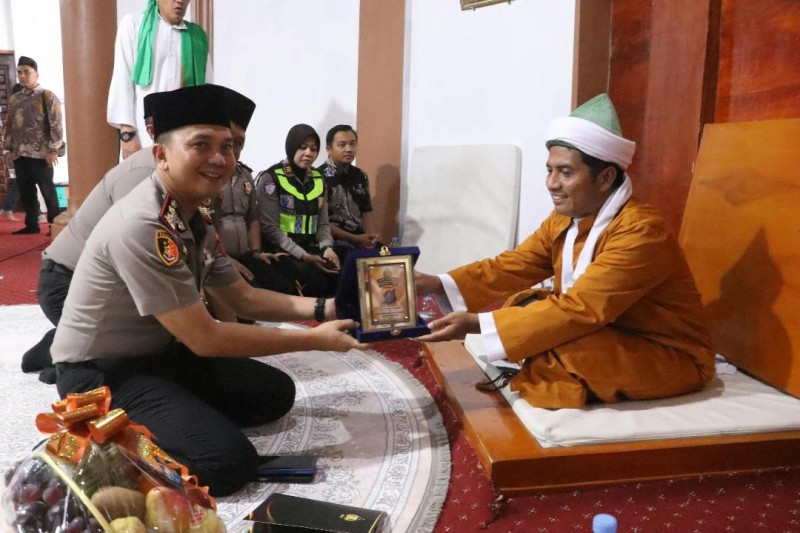 Kapolres Simalungun Hadiri Haul ke-17 TGB, Wujudkan Program "Polisi Bersama Masyarakat"