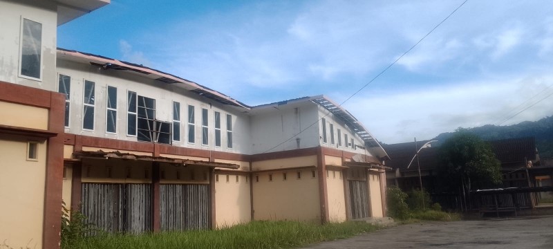 Pasar Rakyat Tapaktuan Terbengkalai, Atap Rusak Parah dan Anggaran Rehabilitasi Belum Tersedia