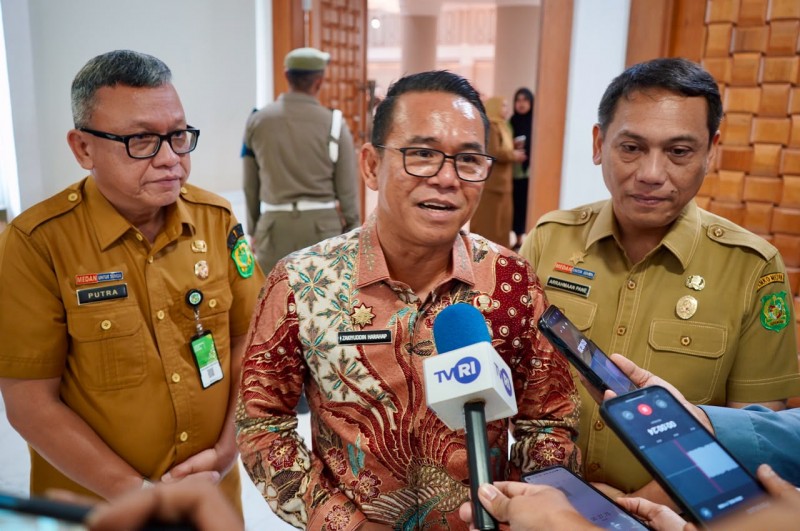 Komitmen Keterbukaan Informasi, Rico Waas Raih Penghargaan Achievement Person KI Sumut Award 2026