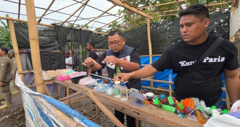 Sarang Narkoba Desa Serbajadi Digerebek, 6 Barak Dibumihanguskan