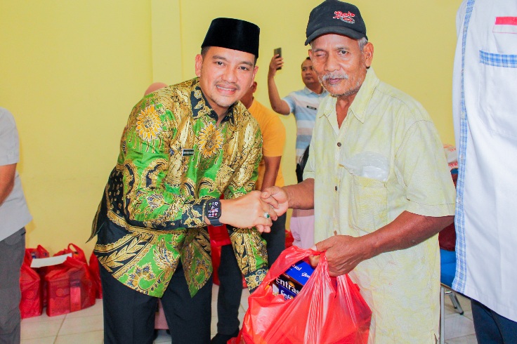 Serahkan Bantuan  Pangan, Walikota Tebingtinggi Ajak ASN Dan Masyarakat Tingkatkan Empati Pada Warga Kurang Mampu
