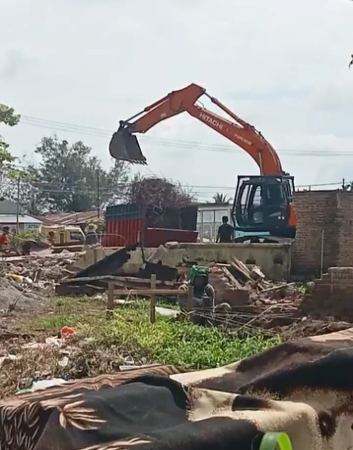 Pembongkaran Gudang KUD "SADAR" Jati Kesuma Disorot