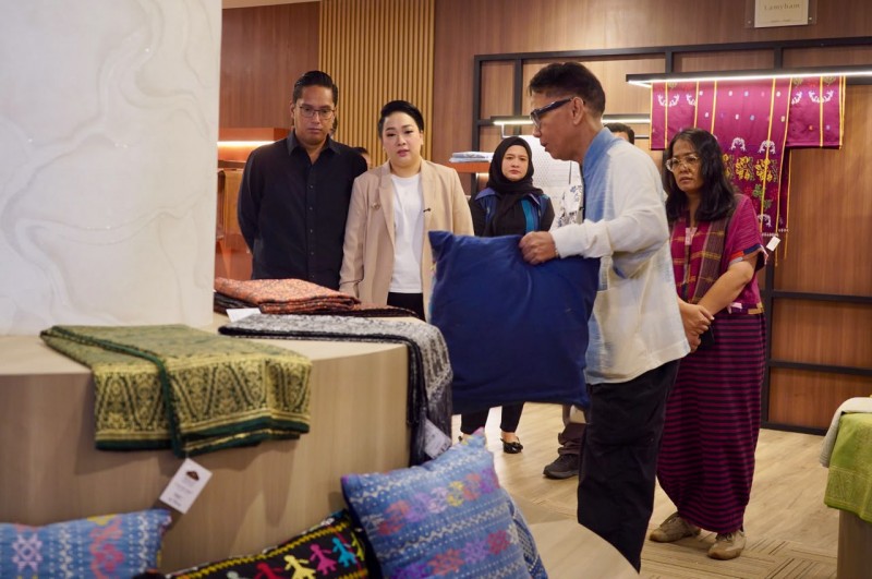 Rico Waas dan Airin Optimalkan Galeri Mustika Deli Dekranasda sebagai Ruang Promosi UMKM