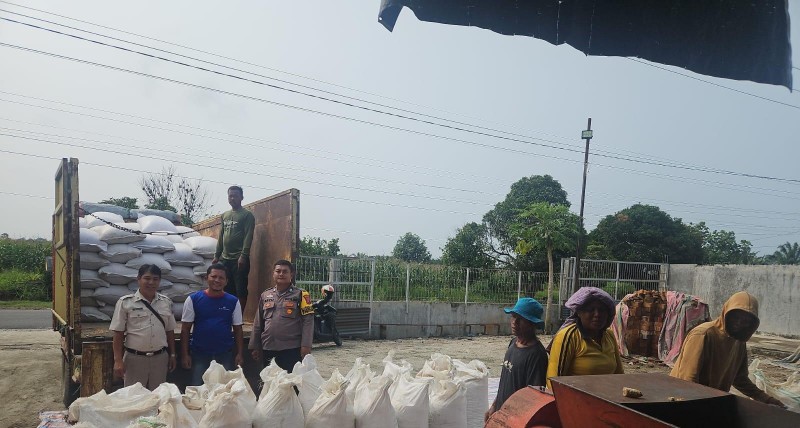 Dukung Ketahanan Pangan, Polres Simalungun Dampingi Penjualan 10 Ton Jagung Petani Tanah Jawa ke Bulog