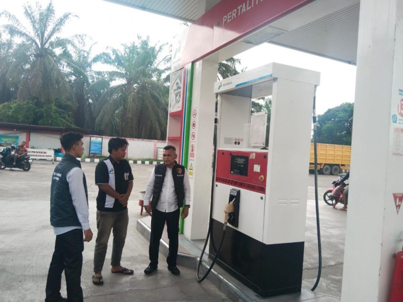 Satreskrim Polres Padang Lawas Awasi Pendistribusian Minyak Subsidi Tepat Sasaran