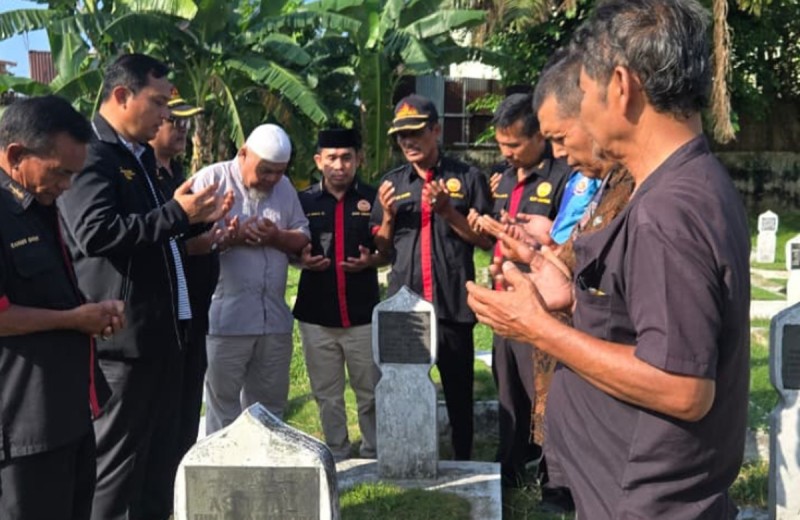Sambut Haul ke-28, Ketua DPP Himpak Citra E Capah Pimpin Langsung Ziarah ke Makam Pendiri Himpak