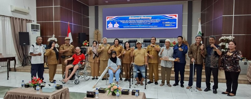 Pemko Melalui Dinsos Siantar Salurkan Alkes Bagi Lansia dan Kaum Disabilitas