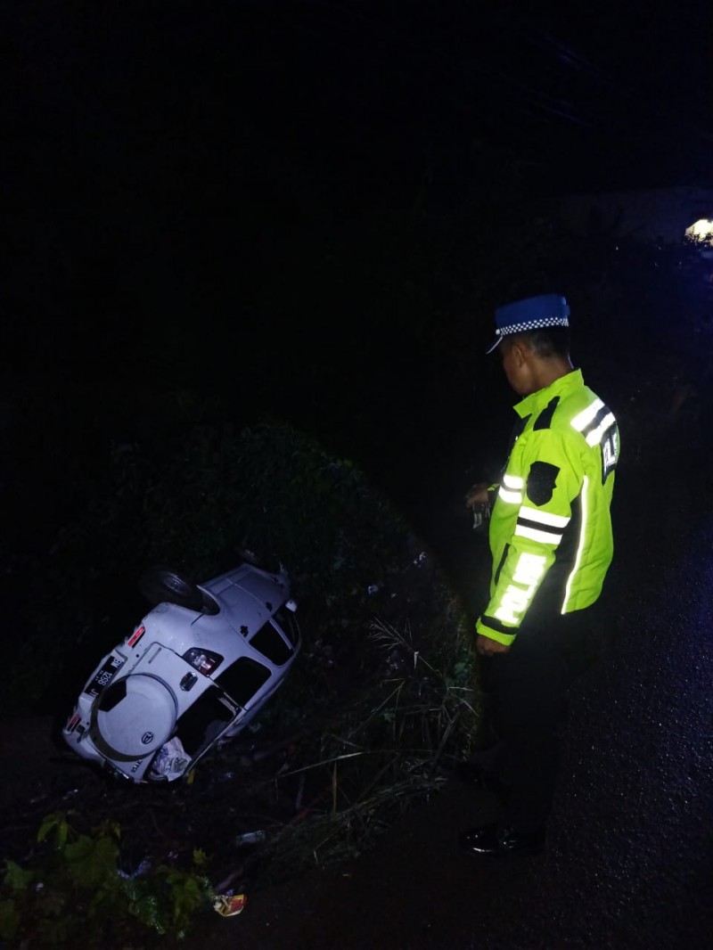 Polres Palas Hadir untuk Masyarakat, Empat Korban Mobil Terios Terjun ke Longsor Segera Ditolong