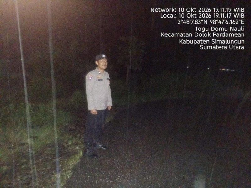 Hujan Deras dan Angin Kencang Tak Halangi Polres Simalungun, Respons Cepat Aduan "Halo Kapolres" Urai Kemacetan Dolok Pardamean