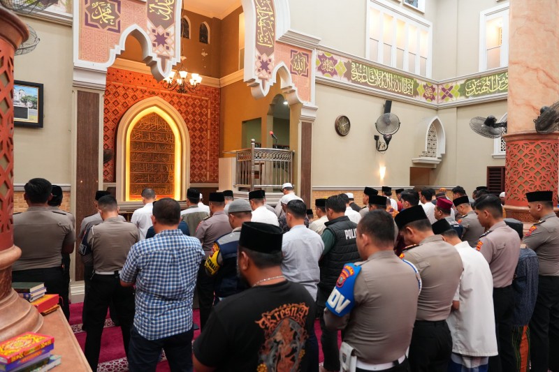 Sholat Subuh Bersama Masyarakat, Kapolda Sumut Ajak Perkuat Persatuan dan Perangi Narkoba