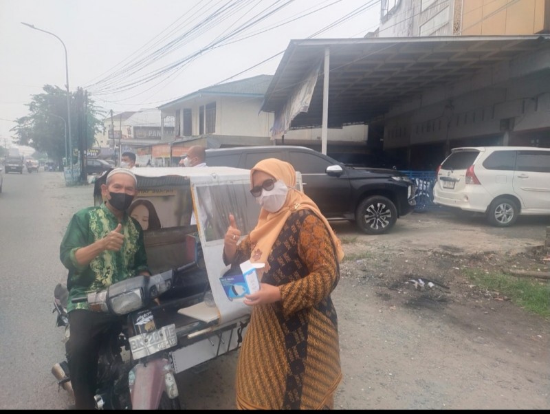 UPT Puskesmas Belawan Bersama Lurah dan Kesira Sumut Cepat Tanggap Bagikan Masker