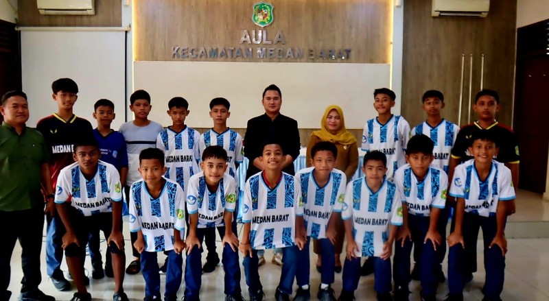 Reza Pahlevi Lubis S Kom Dukung Pembinaan Prestasi Pelajar Kejuaraan Sepakbola Piala Wali Kota Medan